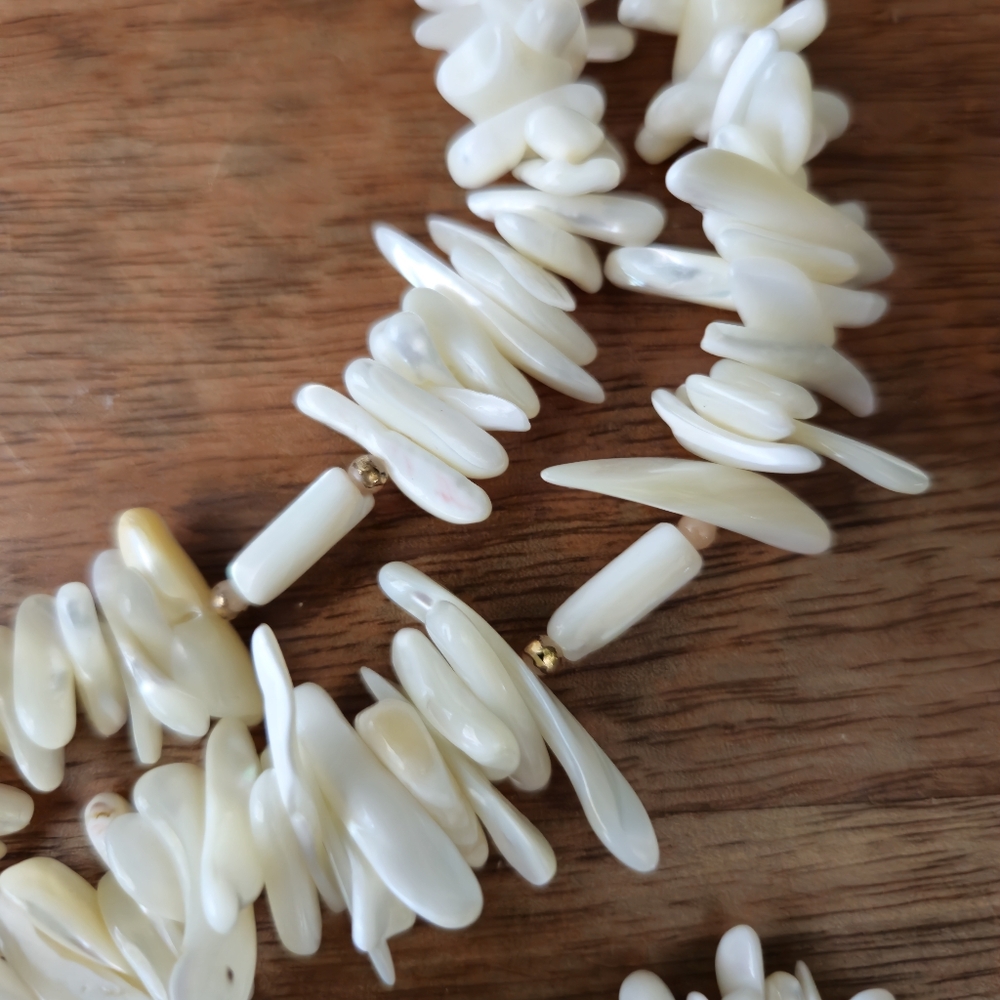 Off White Polished Shell Necklace - Picture 4 of 7
